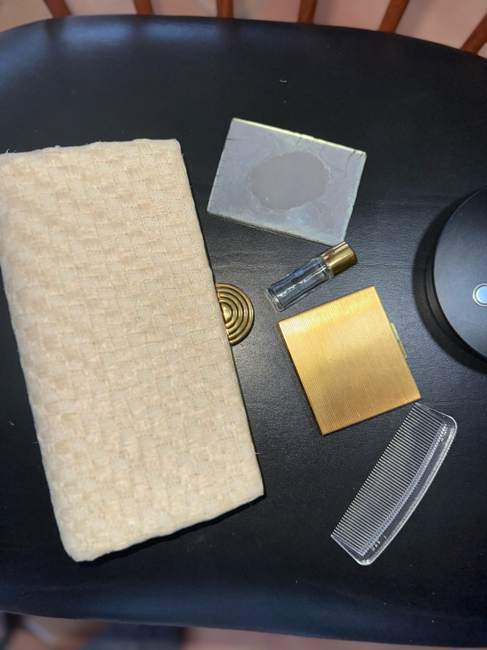 Vintage Morris Moskowitz Ivory Woven Clutch with Original Vanity Accessories - Picture 3 of 10